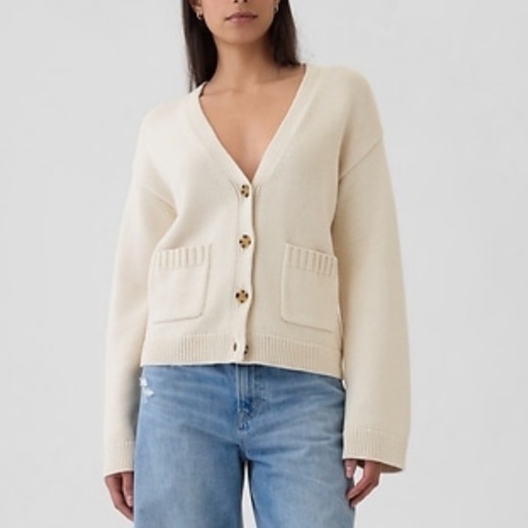 GAP Pocket Cream Cardigan Sweater - Picture 3 of 7
